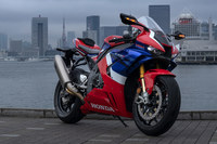 2019年のミラノショーで発表された「CBR1000RR-Rファイアブレード」。CBR1000RRシリーズとしては、実に11年ぶりにエンジンからフレームまで全面刷新された。