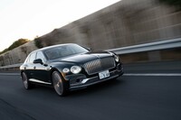 「ベンテイガ」に続いてラインナップされた「フライングスパー」のプラグインハイブリッドモデル。オプションも含めた今回の試乗車の総額は3111万9280円！