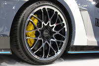 「G29」は外周におけるスポークの間隔が広いのが特徴。これにより、断面の存在が際立ち、立体感が強調される。