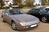 「ポルシェ944」シリーズのトップモデル「944ターボ」。専用のバンパーには、ハイビームとフォグランプが内蔵されている。