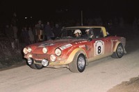 「フィアット124アバルト ラリー」。オープントップモデル「124ラリー」をベースに開発された高性能モデルで、1973年から1975年にかけて、フィアットのワークスチームのラリーカーとして活躍した。