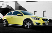 「ボルボC30」に、黄色がテーマの特別仕様車
