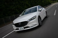 マツダの次世代シャシーに向けて開発された技術も先行して採り入れられており、ダンパーのバルブ構造変更やスプリングの荷重軸線最適化などにより、サスペンションシステムが一新されている。