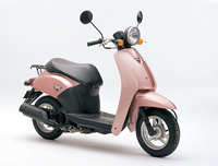 2002年「ホンダ・トゥデイ」。4ストロークエンジンと10色の豊富なカラーバリエーションを持つベーシックなスクーター。税抜き9万4800円という低価格でヒットした。