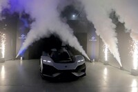 「LM1」のプレゼンテーション風景。