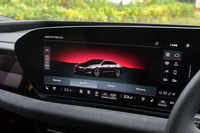 「アウディドライブセレクト」の走行モードは「バランスト」「コンフォート」「ダイナミック」「エフィシェンシー」の4つが基本。タッチスクリーンか、センターコンソールのスイッチで操作する。