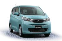 明照寺：「今回の主役は『eKクロス』なんですね。標準車の『eKワゴン』じゃなくて」
	永福：というか、『eKワゴン』のデザインって憶えてます？
	ほった：こんなデザイン（写真参照）ですよ。