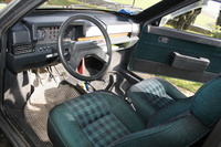 「イノチェンティ・スモール990」の内装。空調吹き出し口は「マセラティ・ビトゥルボ」と共通で、ダッシュボード全体の意匠も近似している。