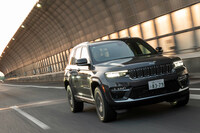 EV走行距離は、バッテリーが満充電の状態で53km（WLTCモード）。高速道路を流す程度の車速までなら、モーターだけで走ることも可能だ。