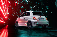 アバルトから「695ツーリズモ」「695Cツーリズモ」「695コンペティツィオーネ」が登場の画像