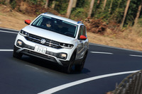 「Tクロス」には4WD車の設定はなく、FF車のみがラインナップされている。フォルクスワーゲングループで広く使用されている「MQB」プラットフォームが採用され、生産はスペインのナバラ工場で行われている。