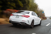 エンジンとモーターを合わせたシステム最高出力は680PS。0-100km/h加速のタイムは3.4秒をうたう。