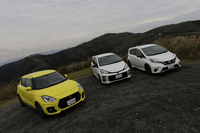 「スズキ・スイフトスポーツ」（写真左）の挑戦を待ち受けるのは、「日産ノートNISMO S」（同右）と「トヨタ・ヴィッツGRスポーツ“GR”」（同中央）という2台のチューニングカー。（photo：北畠主税）