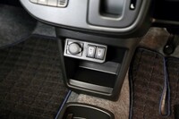 運転席のシートヒーターは全車標準装備。助手席のものも、FF車の一部を除き備わっている。