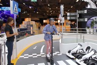 セグウェイ-ナインボットは、2019年にドイツで施行された公道キックスクーター規格に準拠した「MAX G30D」を発表した。これに関しては近日機会をあらためて。