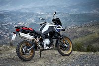 2017年のEICMAミラノショーで発表された「F850GS」と「F750GS」。日本には2018年内の導入が予定されている。