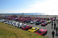 台風による延期を経て、11月5日に催された2017年の「大乗フェラーリミーティング」の様子。急なスケジュール変更があってもこれだけのフェラーリが集まるんだから、たいしたもんである。