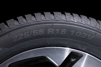 2022年冬には225/50R18、225/45R17、175/60R16、165/65R15が新規設定され、全32サイズ展開に。軽乗用車からSUV、輸入車まで幅広く対応する。