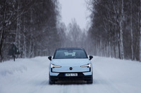 湖上で限界性能を試して自信を深める。もちろん制限速度は厳守したが、帰り道はよりリズミカルにドライブできたような気がする。