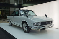 「マツダ・ルーチェ ロータリークーペ」は、日本で初めての三角窓を持たないハードトップ車として登場した。