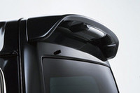 特別仕様車に備わる、ハイマウントストップランプ付きルーフスポイラー。