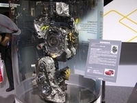 マツダといえばロータリー。エンジンの分解模型も展示されていた。