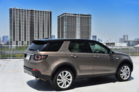 テスト車のボディーカラーはカイコウラ・ストーンと呼ばれるもの。ルーフが別の色となるオプション、コントラスト・ルーフ（サントリーニ・ブラック）が選択されている。