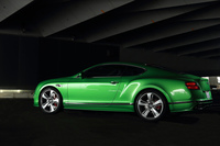 
	「コンチネンタルGT」シリーズの高性能モデルにあたる「GTスピード」。価格は「GT V8」の2150万円、「GT」の2430万円に対し、2700万円となる。
	