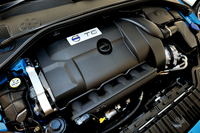 3リッター直6ターボエンジンは350psと51.0kgmを発生する。