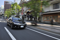 「ホンダ・グレイス」は、ハイブリッド専用車。JC08モードの燃費値は、最高で34.4km/リッターを記録する。今回のテスト車「HYBRID EX」は31.4km/リッター。
