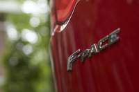 ジャガーのラインナップにおいて、今後ライフスタイル提案型の車種には「PACE」の名が与えられる。