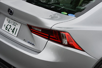 レクサスIS300h“バージョンL”（FR/CVT）／IS250“Fスポーツ”（FR/8AT）【試乗記】の画像