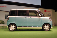 エクステリアは、シンプルでおおらかな面構成としながら、丸みのあるシルエットでナチュラル感を演出したという。