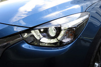 11個のLED光源を使ったオートハイビーム機構付きのアダプティブLEDヘッドライト。ロービーム時の照射範囲も拡大している。