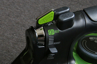 スチームのコントロール部分。エコ／ブーストの文字にフォードのエンジンを思いだしてしまうのは筆者だけか。左利きの人の利便性も考えたレバーは、左右どちらにも倒せる。