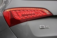 テールランプは、LED式。急ブレーキ時にはハザードランプが点り、後続車に注意を促す。