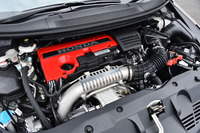 エンジンルーム。今回のカスタマイズには、機関のチューニングは含まれていない。