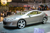 【写真上】スマート「ForFour」（フォーフォー）【写真下】プジョー「406Elixir」