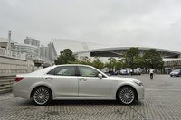 2013年9月にデビューした、6代目「クラウンマジェスタ」。エクステリアは現行型「クラウン ロイヤル」を思わせるデザインが採用されている。