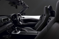 マツダ、ロードスターに競技用のベース車両を設定の画像