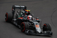 マクラーレンは2台ともQ2に進出するもフェルナンド・アロンソ11位、ジェンソン・バトン（写真）13位とトップ10に食い込めず。レースではポイント圏が遠く、バトン12位、アロンソ13位完走。（Photo=McLaren）