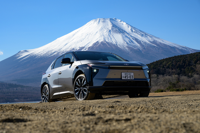 ボルボXC40」の新たな最廉価モデル「XC40エッセンシャルB3」発売