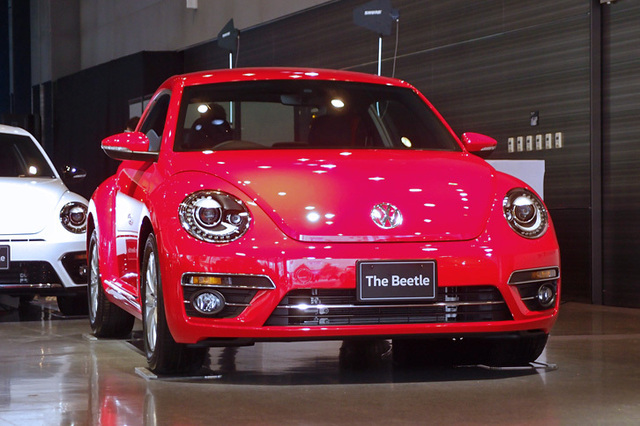 フォルクスワーゲン・ザ・ビートル」の発表会場から 内装・外装