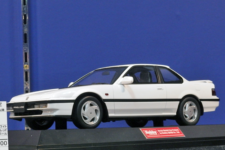 1960年代にモデルカー専門のホビーショップとして開店したポストホビーに始まり、ホビー誌の出版、ゲームやモデルカーの製造販売などを手がけるホビージャパン。1/18レジン製の「ホンダ・プレリュードSi」（BA5）は、2万2000円で2017年11月以降発売予定。
