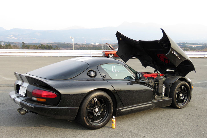 イベントが終了したら、パワステフルードのキャップなど、なくなったものがないかをチェック。今日も一日、お疲れさまでした。