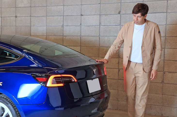 「3年前からフォーミュラEのレース実況をするようになって、実況を担当しているのにEVの運転をしたことないのはどうなのかと思って」と愛車購入のきっかけを語るサッシャさん。