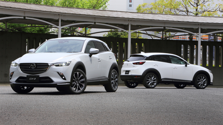 「CX-3 20Sプロアクティブ Sパッケージ」（左）と、特別仕様車「XDエクスクルーシブ モッズ」（右）。