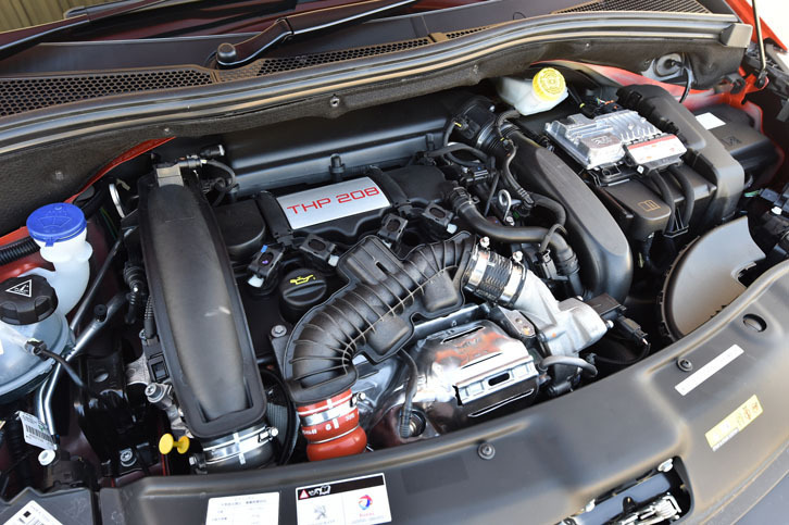 「プジョー208GTi」に搭載される、1.6リッター直4ターボエンジン。最高出力208psと最大トルク30.6kgmを発生する。