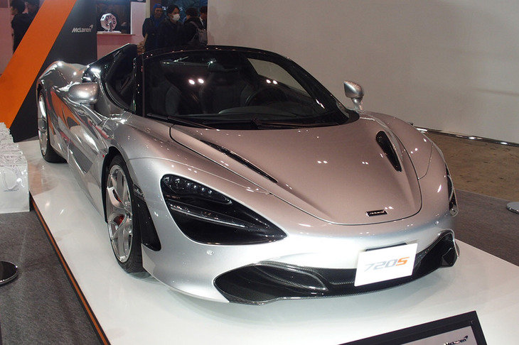 スーパーシリーズの「720Sスパイダー」。0-100km/h加速2.9秒、最高速341km/hという実力。