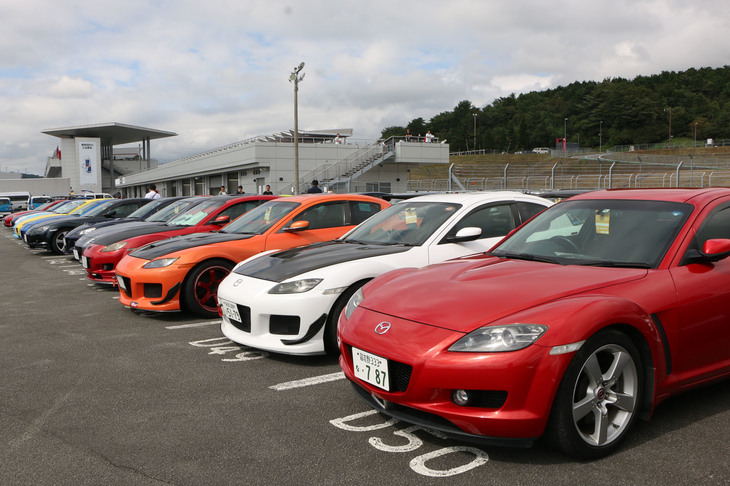 カスタムやチューニングの施された車両も多かった「RX-8」。前期型が中心だが、後期型の姿もチラホラ。クーペながら観音開きの4ドアを採用し、最後のロータリーエンジン搭載車ということもあり、まだまだファンも多い。後期型は高値で推移しているが、前期型は手ごろなものも多いため、今のうちに入手しておくのもアリかも……。
